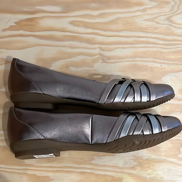 NWOT Clarks Sara Clover Flat - Picture 13 of 16